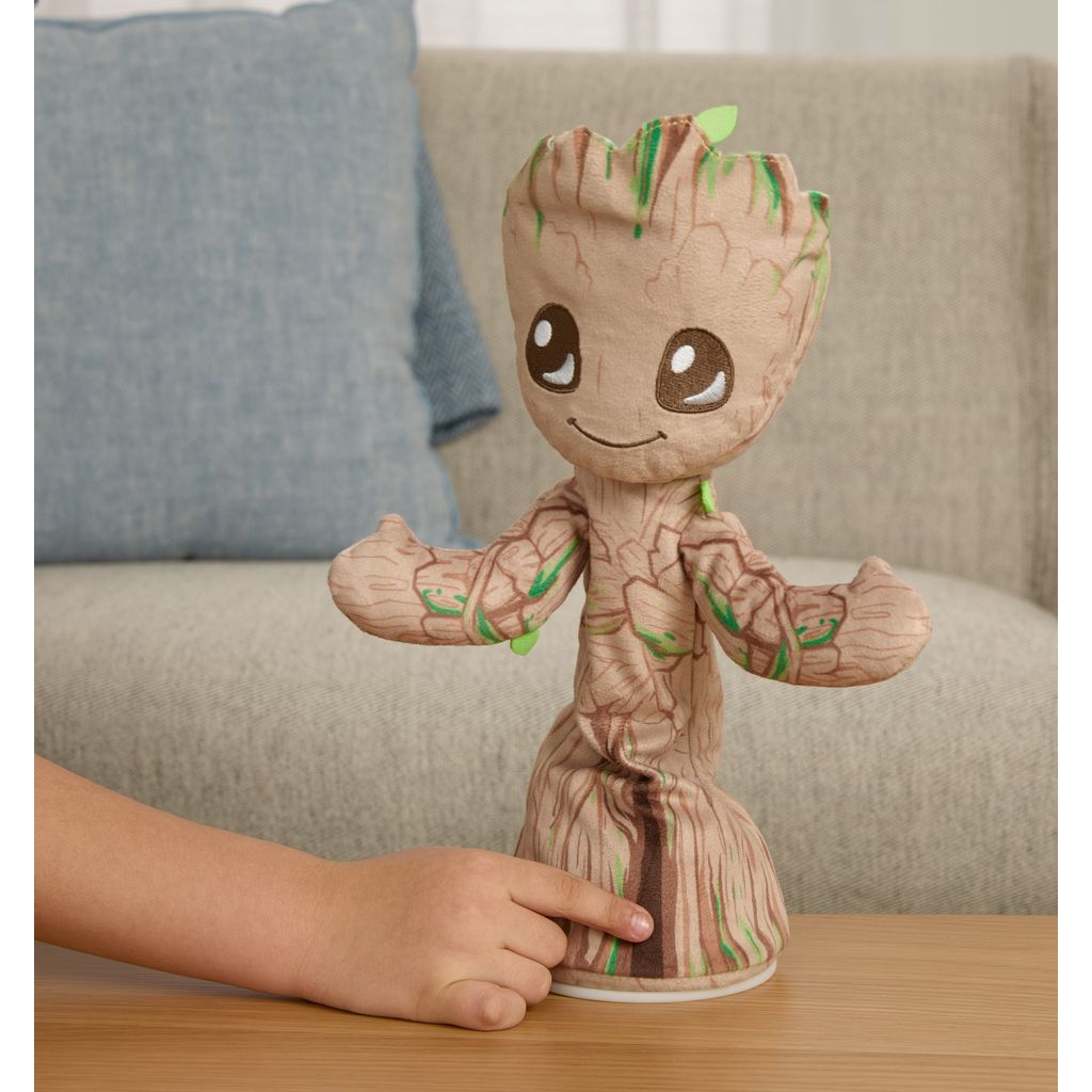 MARVEL DELUXE DANSANDE GROOT Mjukisdjur