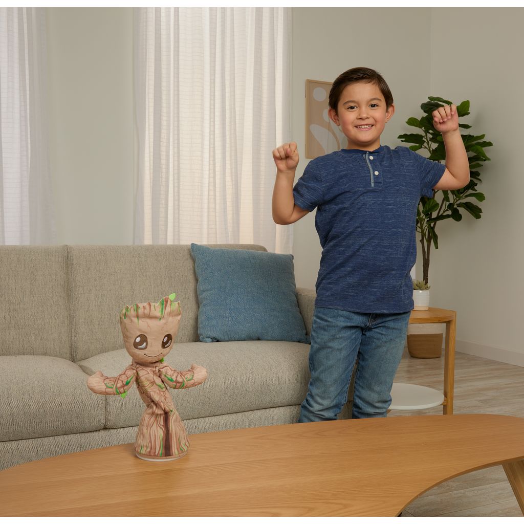 MARVEL DELUXE DANSANDE GROOT Mjukisdjur